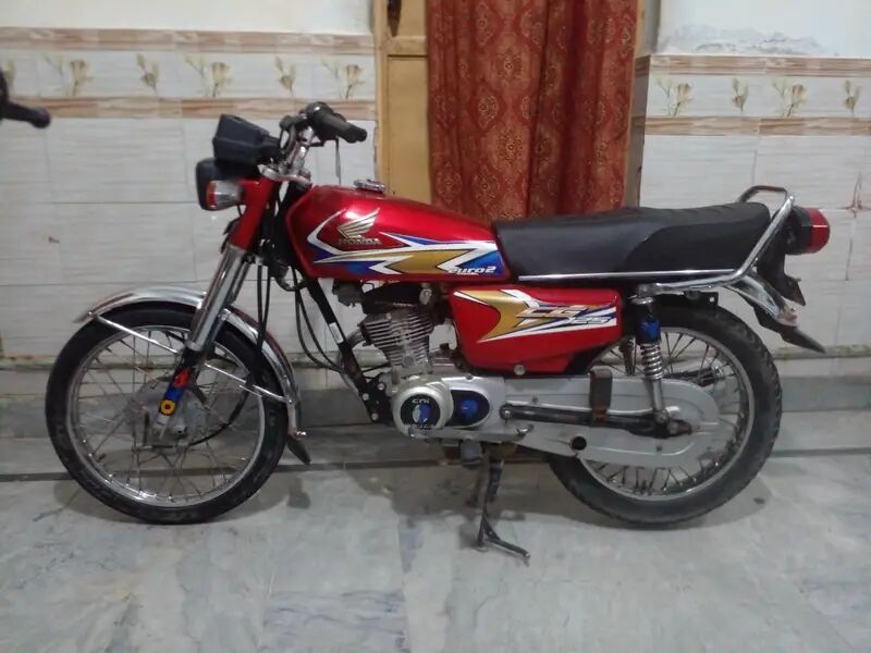 Honda 125 in original condition very good sound with biometric