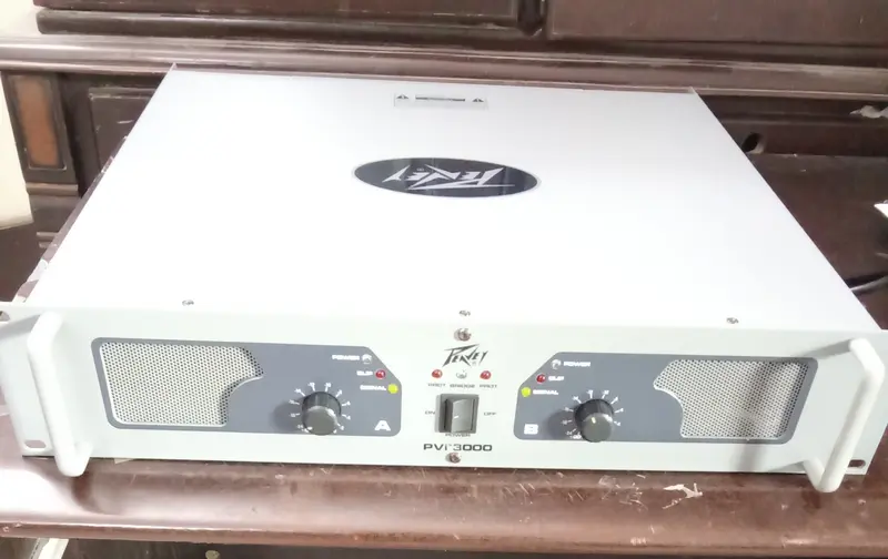 Peavey PVi 3000 USA Professional Power Amplifier