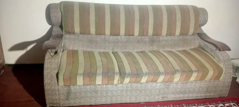 5 Seater Sofa Set is available for sale (No Table)