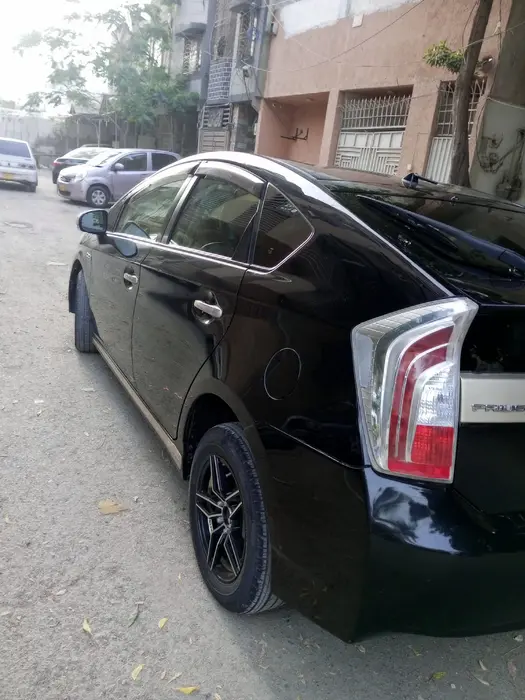 Toyota Prius plugs in hybrid phv