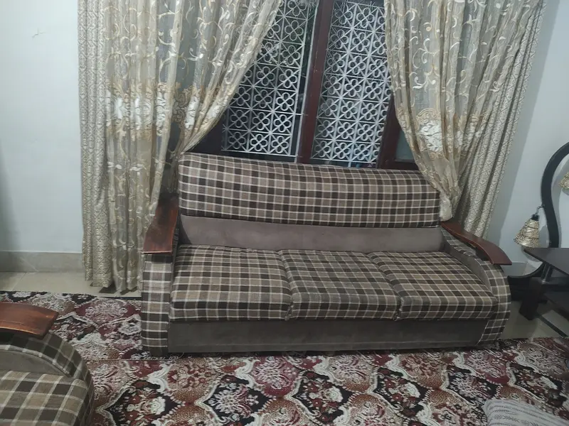 Sofa set in good condition five seater brown color