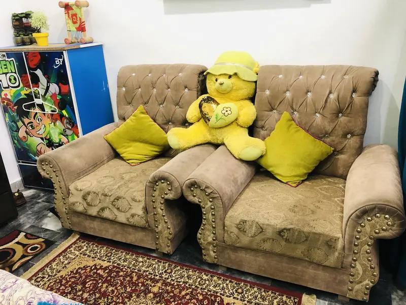 5 Seater Sofa Available For Sale