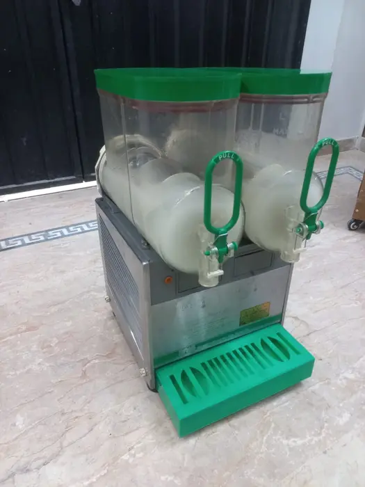 Slush machine for sale Kisi KO chiya h WhatsApp per contact kary