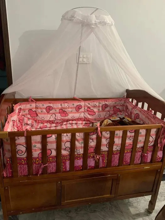 Baby cot in brown color