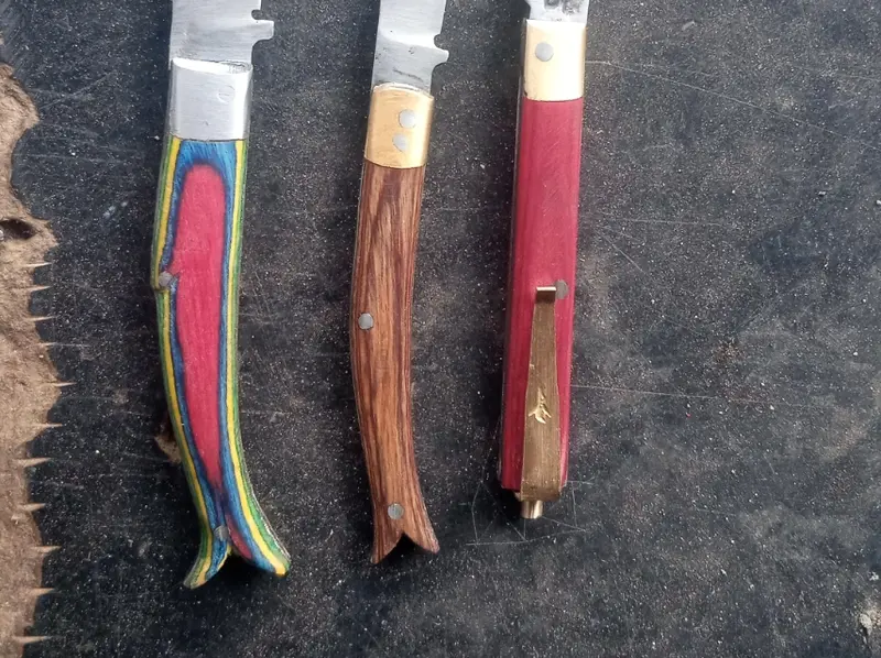 Dir upper famous knife