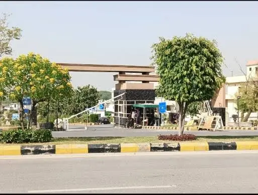 Media town D Block 10marla corner plot