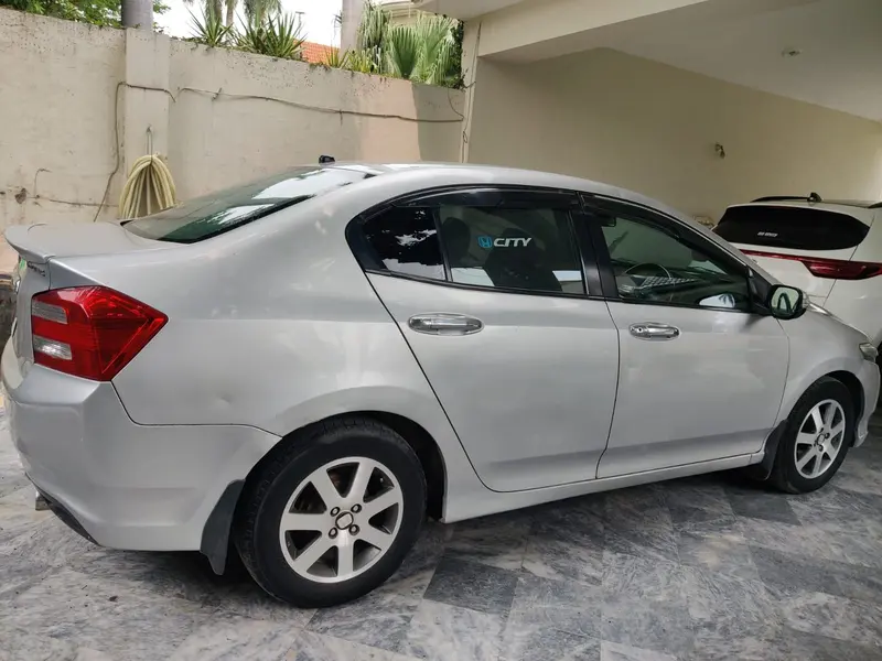 Honda City i-vtec 1.3 aspire model 2015
