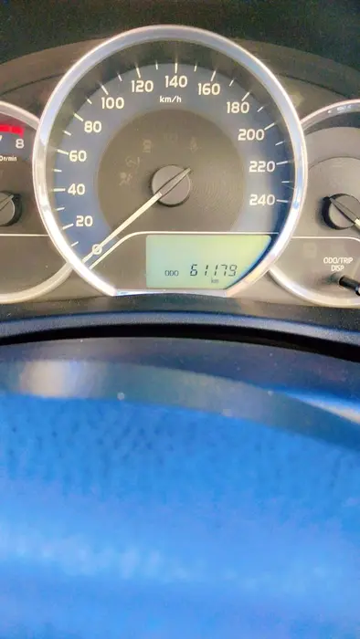 Toyota Corolla gli 18 model super white no touching