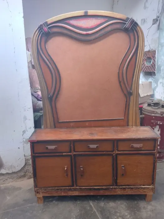 Show case and dressing